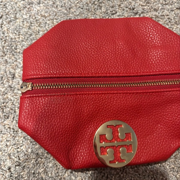 Tory Burch Red Pebbled Leather Logo Clutch Handbag - Picture 4 of 7